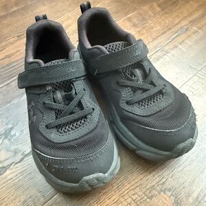 Toddler under armour tennis shoe 10k
